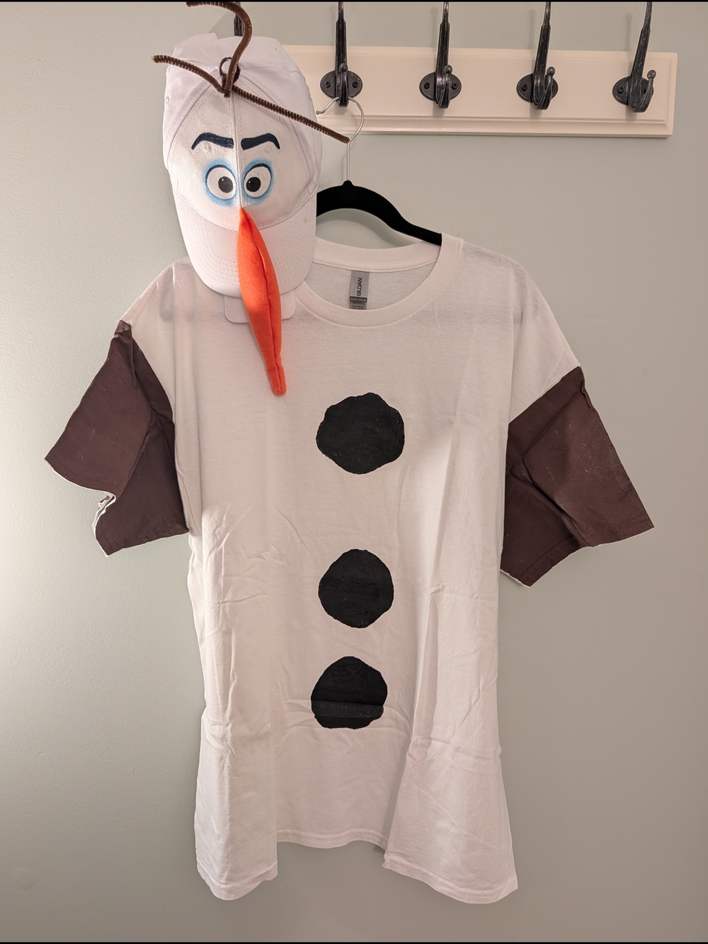 Disney Olaf Snowman Running Costume Tee and Hat Set